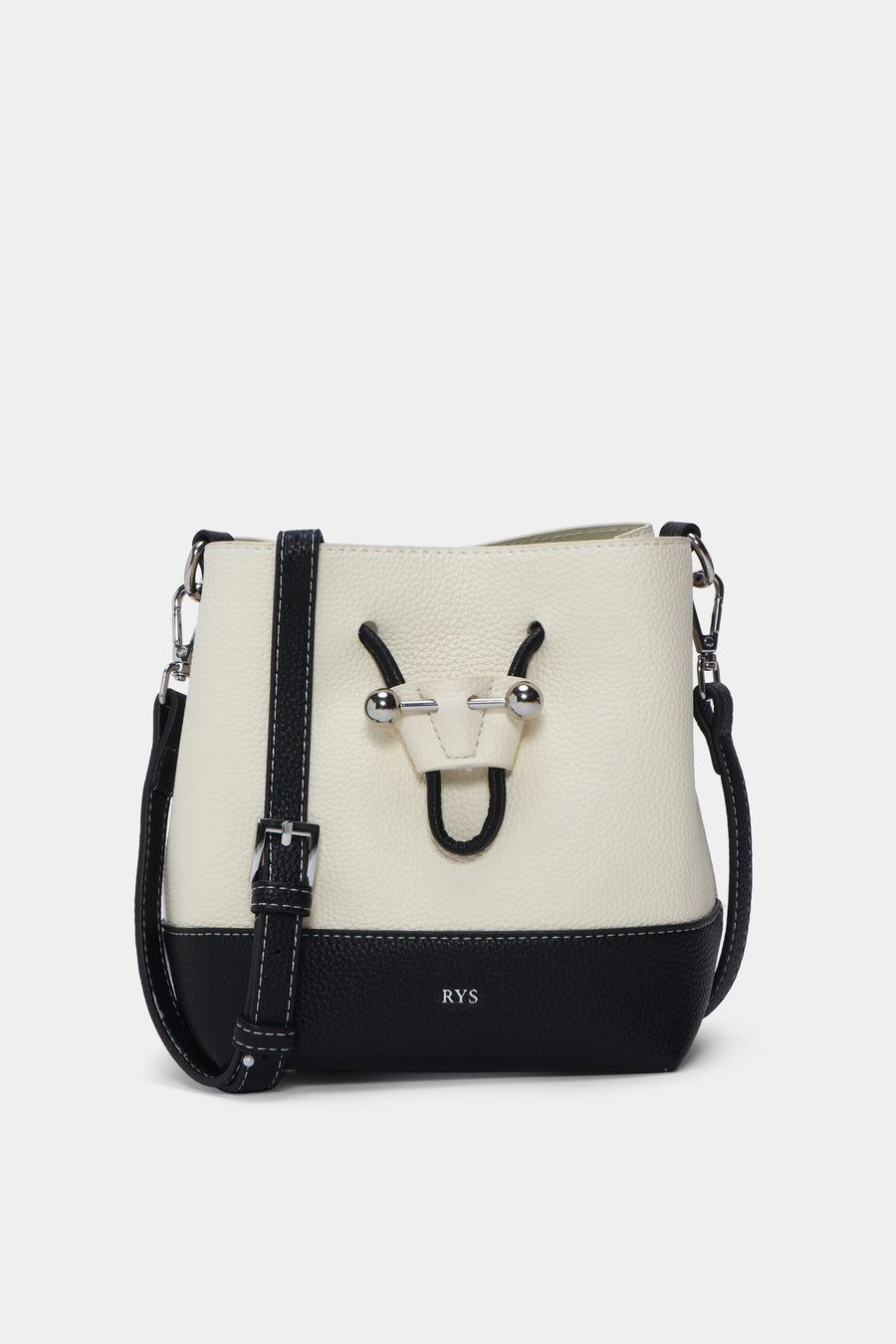 KÉA - white and black